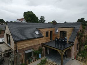 chantier de rénovation de toiture à Rixensart, dans le Brabant wallon.